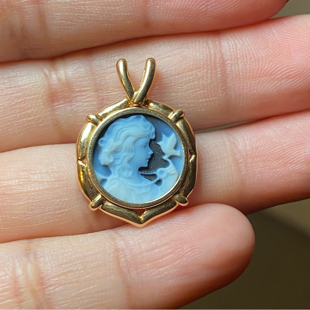 Rare Antique 18K YG Onyx And Carved Agate Cameo Pendant - Picture 1 of 9
